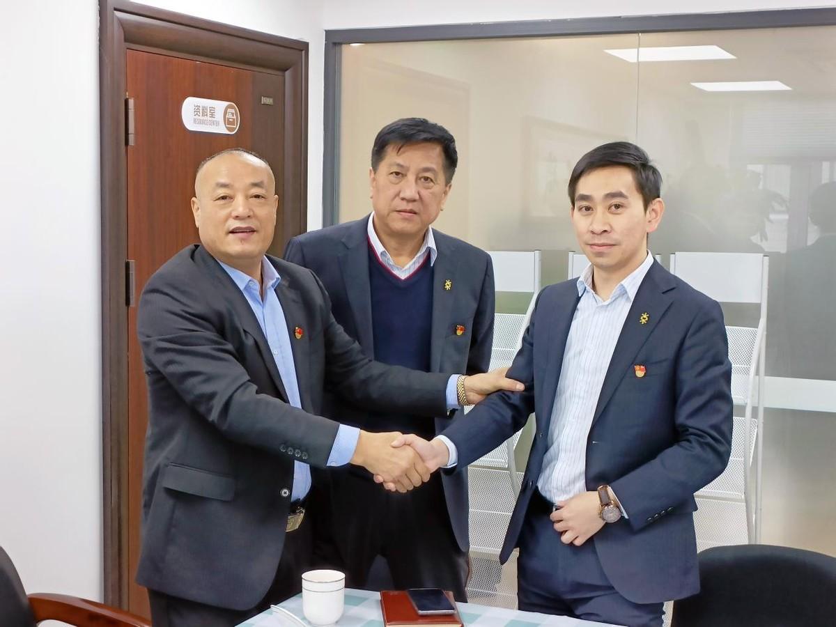 班子成员张思远,宫本成,于丽君,赵娜,副会长李明,申华,张岩,李荣鹏