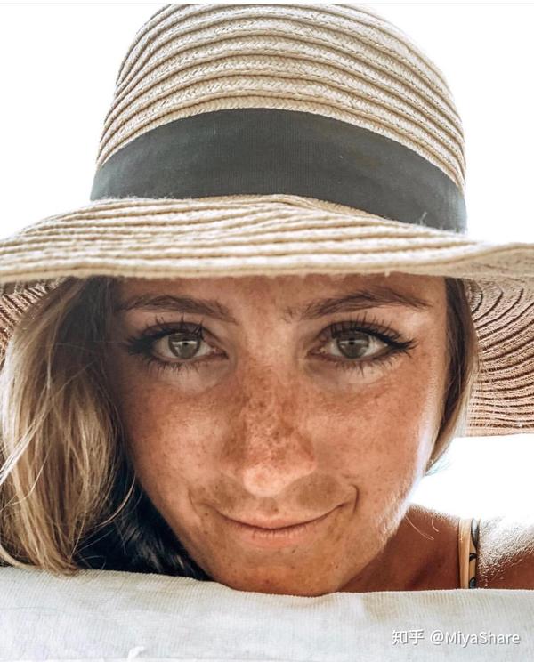 紫外线中的长波uva能直接穿透表皮层到达真皮层.