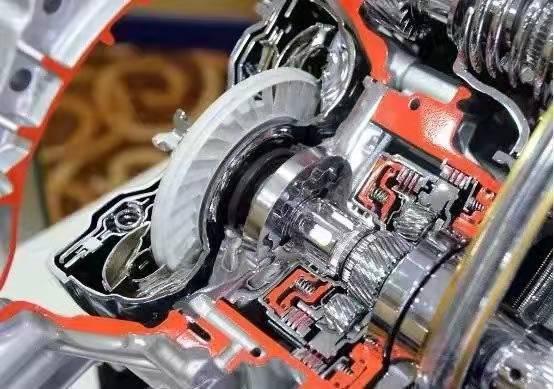 (丰田s-cvt变速箱 图片来自万春雷)在该变速箱中,液力变矩器内部设有