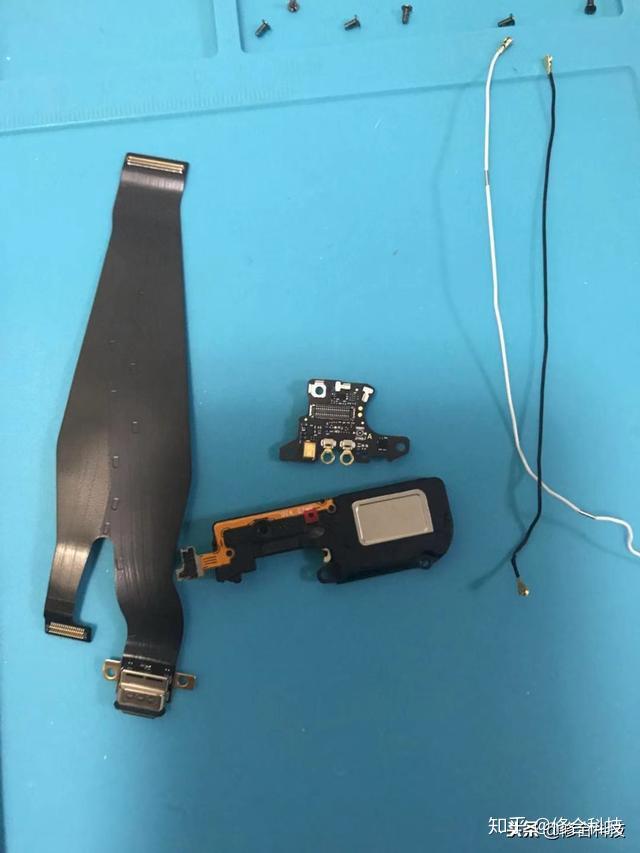华为手机新款p20pro拆机分解过程屏幕与三星手机一样贵