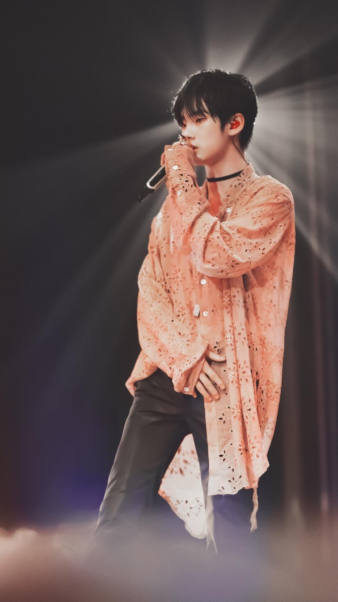 有没有周震南好看的照片或壁纸