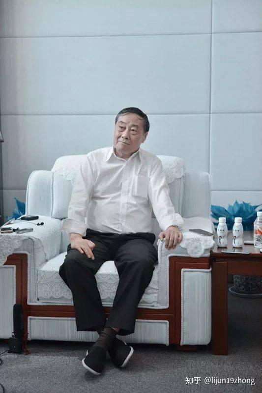 银行存了150亿现金给河南捐24万瓶纯净水婉拒比尔盖茨和巴菲特的宴请