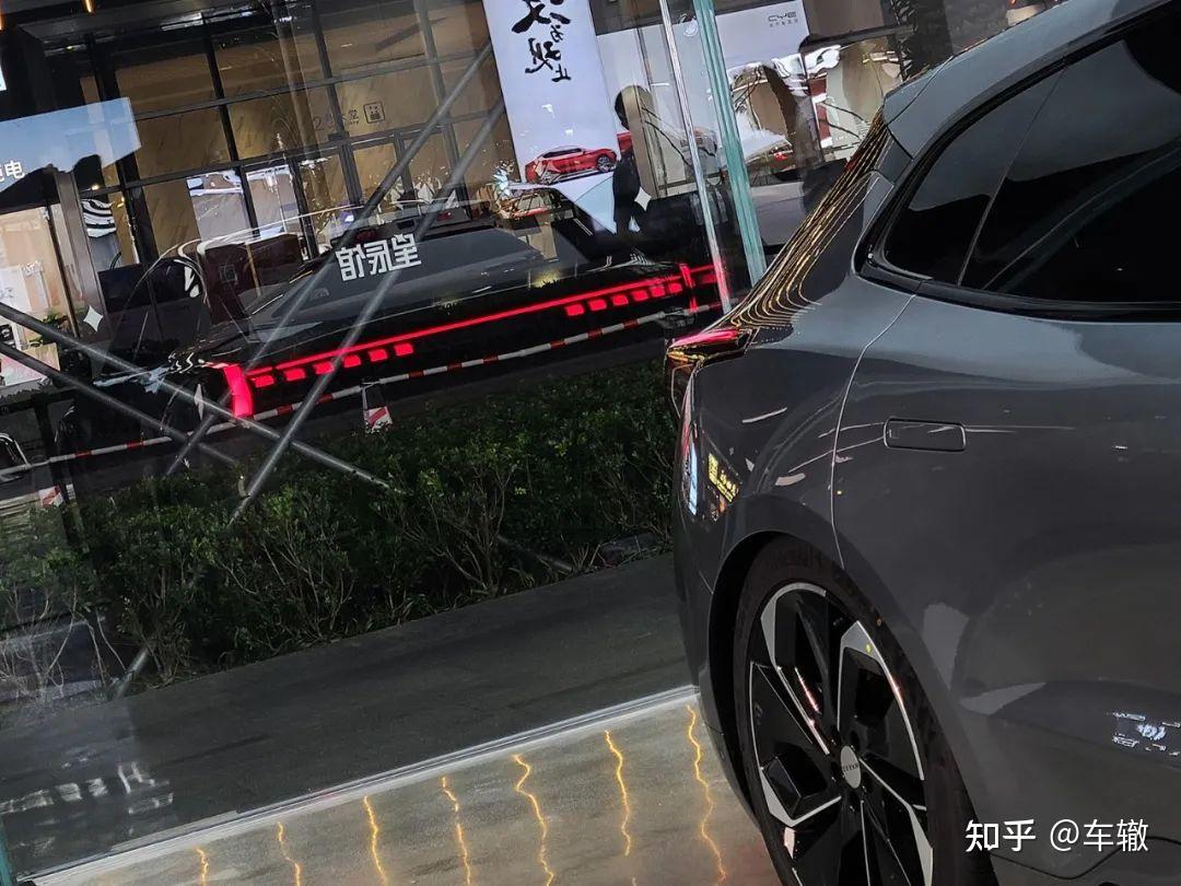从全网叫好到骂声一片,极氪犯了什么大忌? - 知乎
