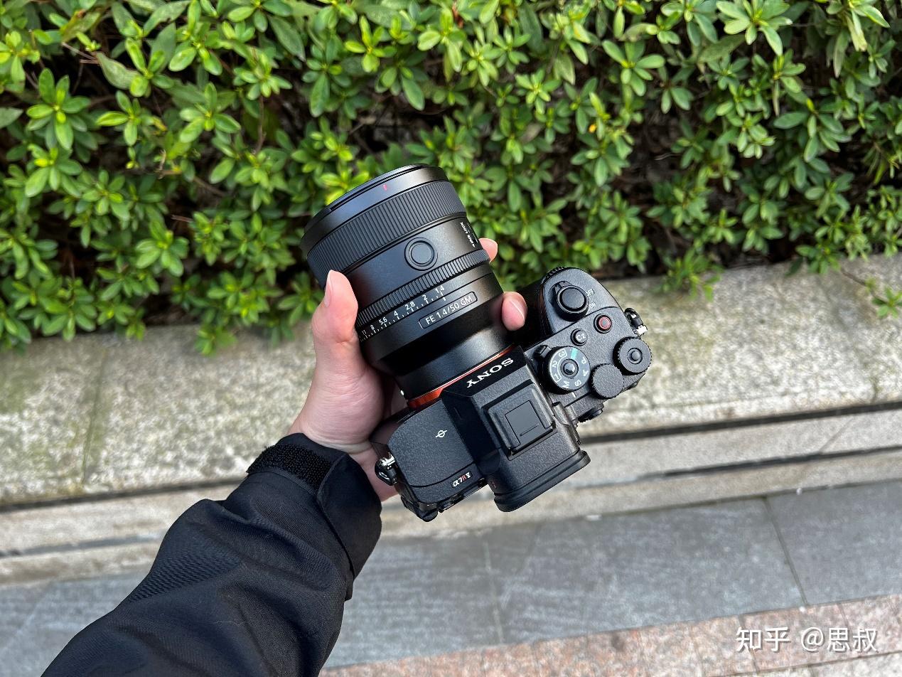 Fe 50mm f1 4 gm fe 50mm f1 2 gm 