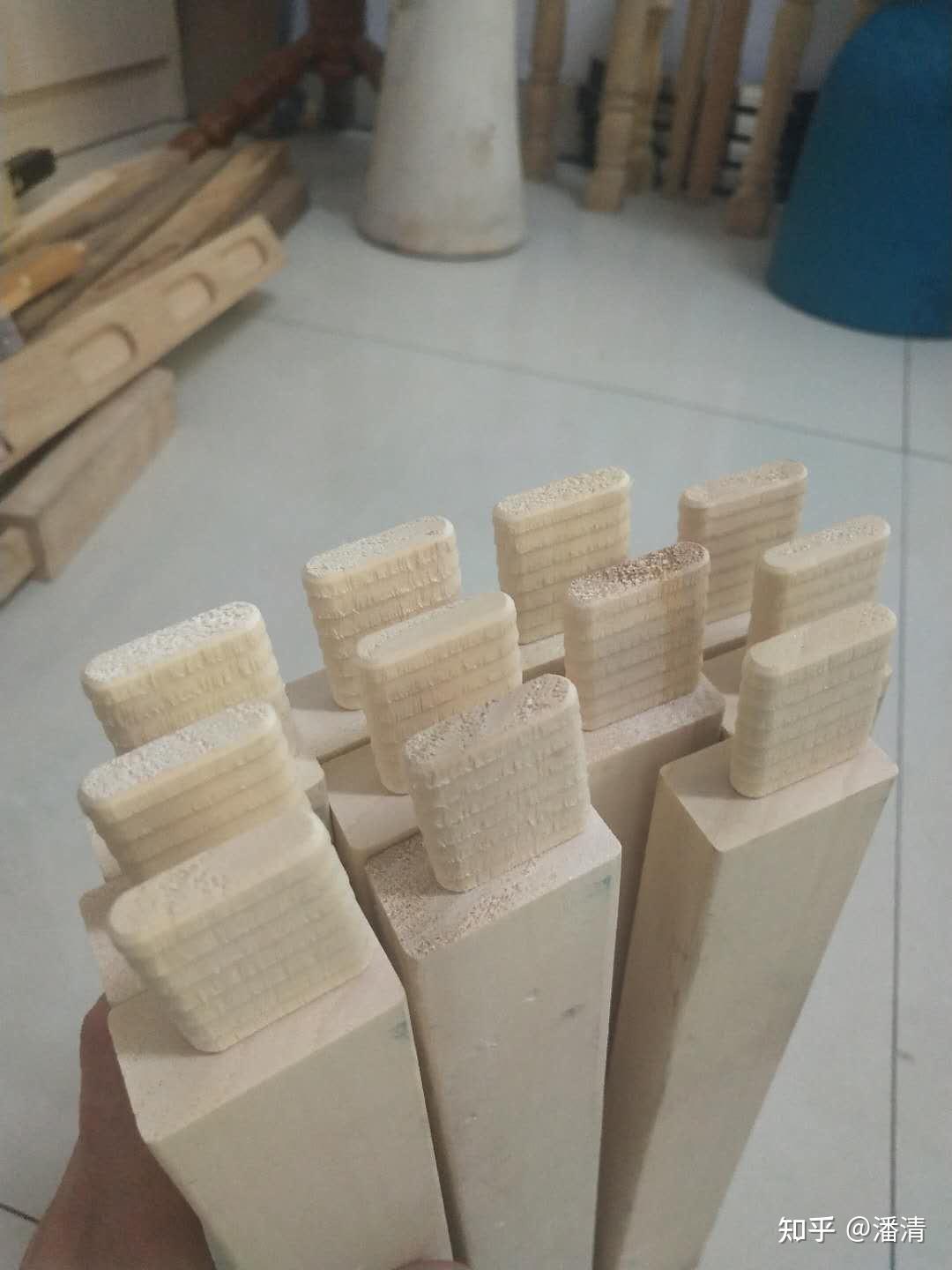 结构中制造榫头的过程被称之为数控开榫机,数控开榫机可加工直榫,圆榫