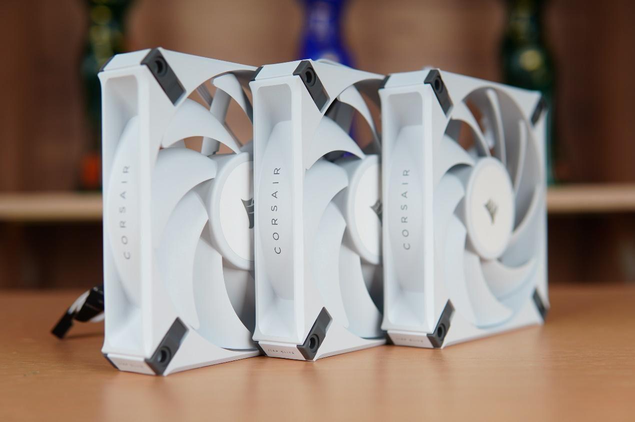 没了灯光但是更强了美商海盗船af120elite风扇简测