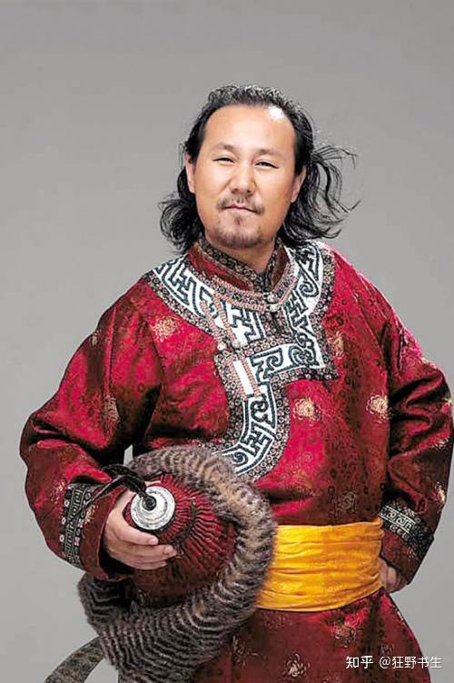 腾格尔,中国内地蒙古族男歌唱家,中央民族歌舞团副团长,国家一级演员