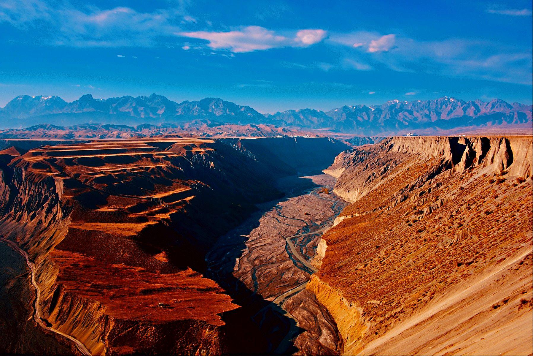 奎屯红山大峡谷图片