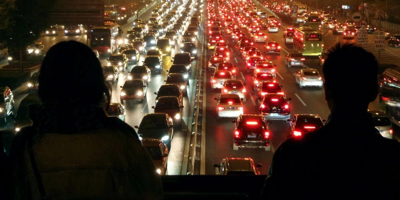 梦见很多人和车的预兆，探索梦境中的繁华与流动