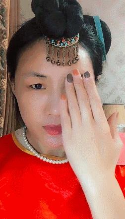 她的仿妆堪比变脸拥有90万粉丝的百变女王丁兰仿妆堪称一绝