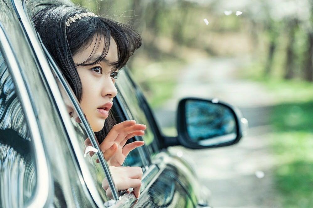 开局不利,但《过来抱抱我》剧组并没有放弃,它请不到大牌的剧组大胆