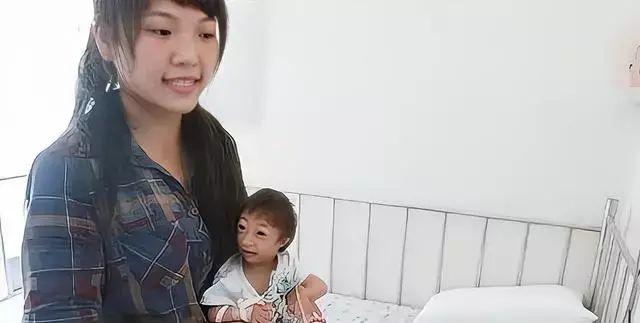 虽然过去刘兴莲觉得自己已经做好准备,接受了小小永远也好不了的事实