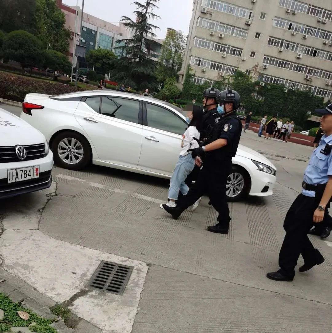 成都某大学女生在宿舍被打(成都某大学女生在宿舍被打事件)