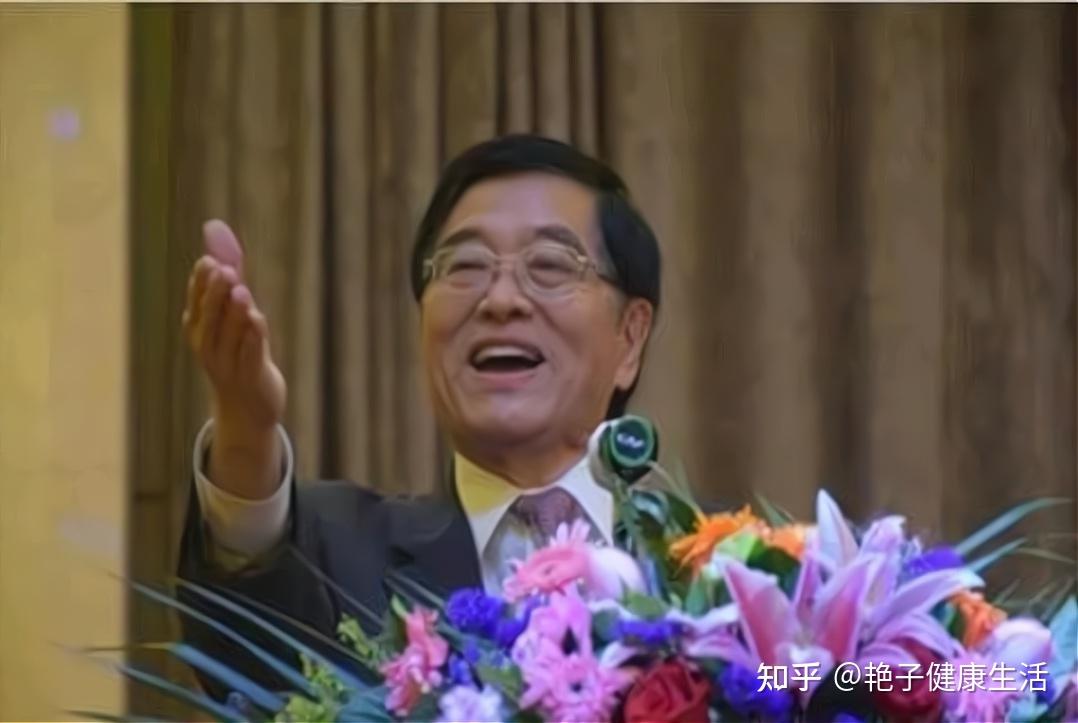 杨维杰有三个博士学位，将董氏奇穴针灸发扬光大，推向了新的高度