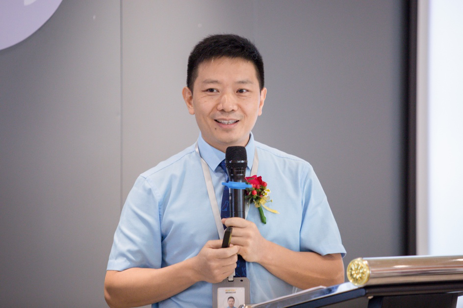 新瑞鹏集团副总裁张延忠先生向百忙之中拨冗参会的各位高校领导老师