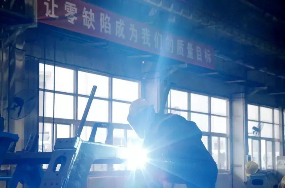 奋斗大干汗水在他们身上化成了彩虹