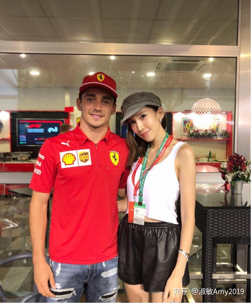 林志颖携妻子看f1赛事身高172cm的陈若仪身材气质像超模好美