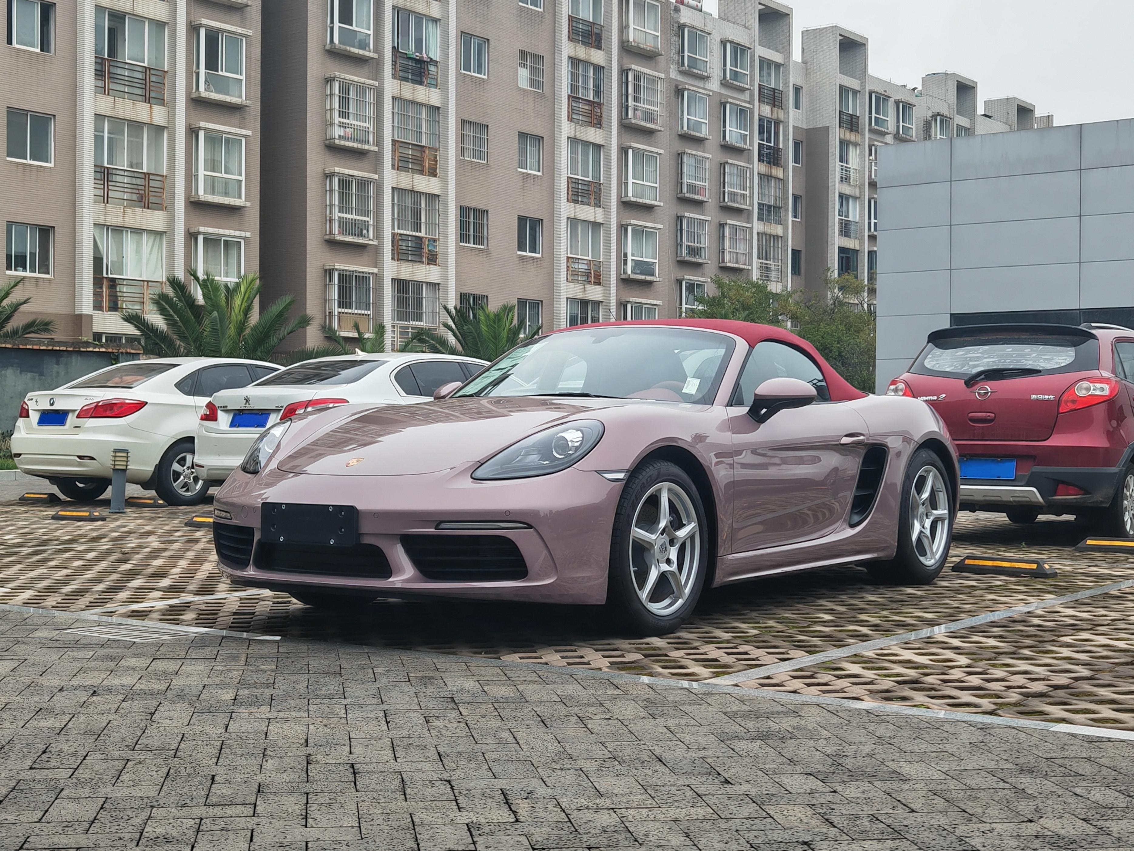 冰莓粉的保时捷718boxster60多万拿下了这回头率不输911
