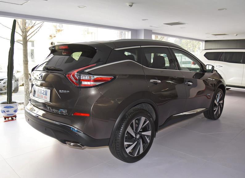 东风日产楼兰降至冰点仅1939万起