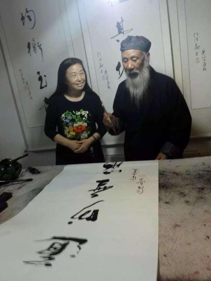 社会活动家郭越明德惟馨责任天下