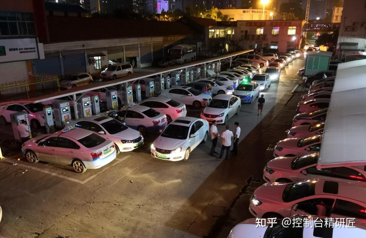 充电桩排队时,我想到了一件事