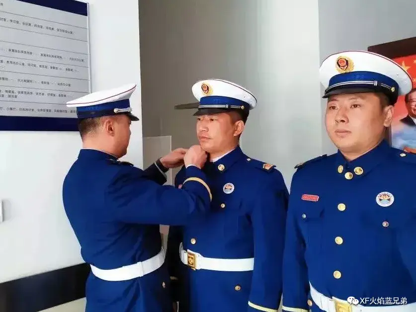 专职消防员换装常服来了