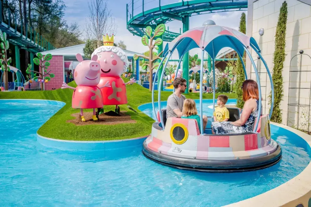 这家英国最棒的游乐园里有全球仅一家的小猪佩奇主题公园