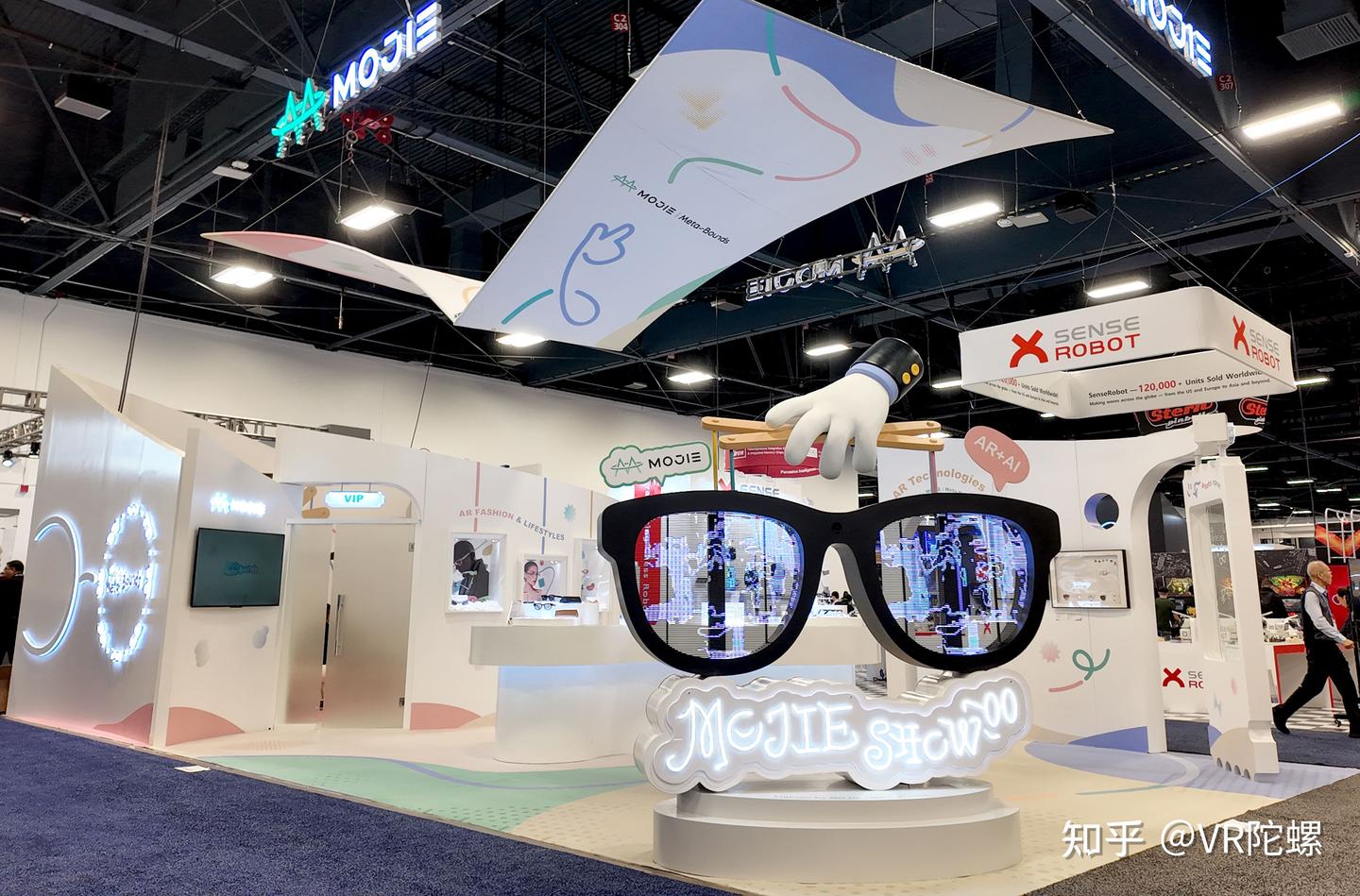 CES 2026 | 从25g单目单色到38g双目全彩,莫界带来AR眼镜「新标杆」