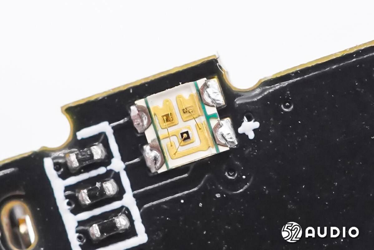 comica科唛vimoc3无线领夹麦克风拆解20ms低延迟传输200m连接距离