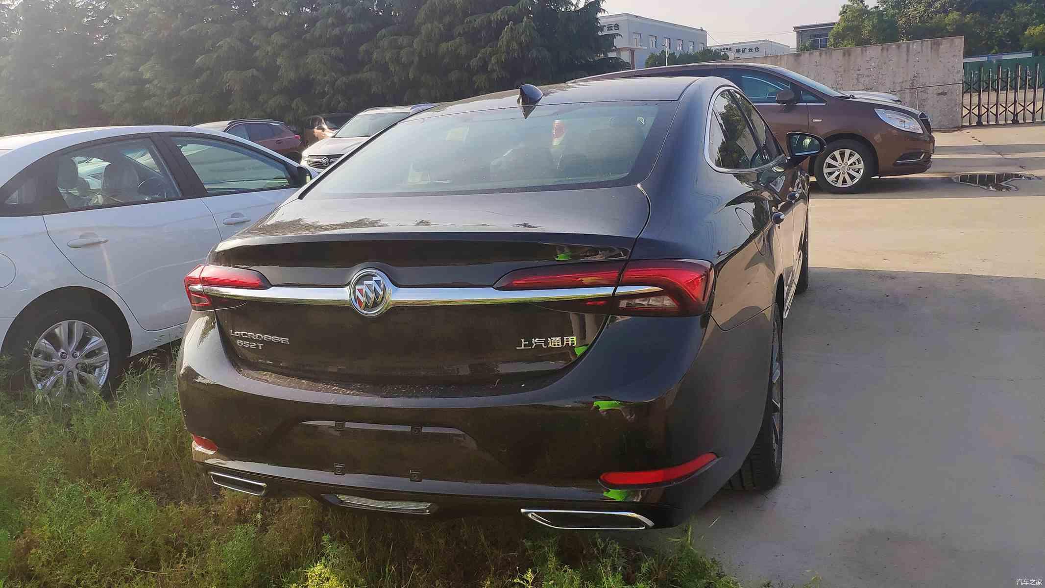 新款别克君越到店实拍,车尾尾标将采用3位数字 字母的方式.