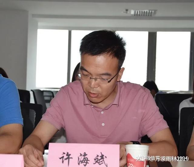 证书合影留念万家雨林医用空气消毒机利用uv 二氧化氯作为消毒介质