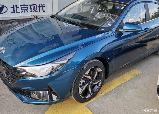 全新第七代现代伊兰特到店冰海蓝色涂装很洋气部分配置曝光