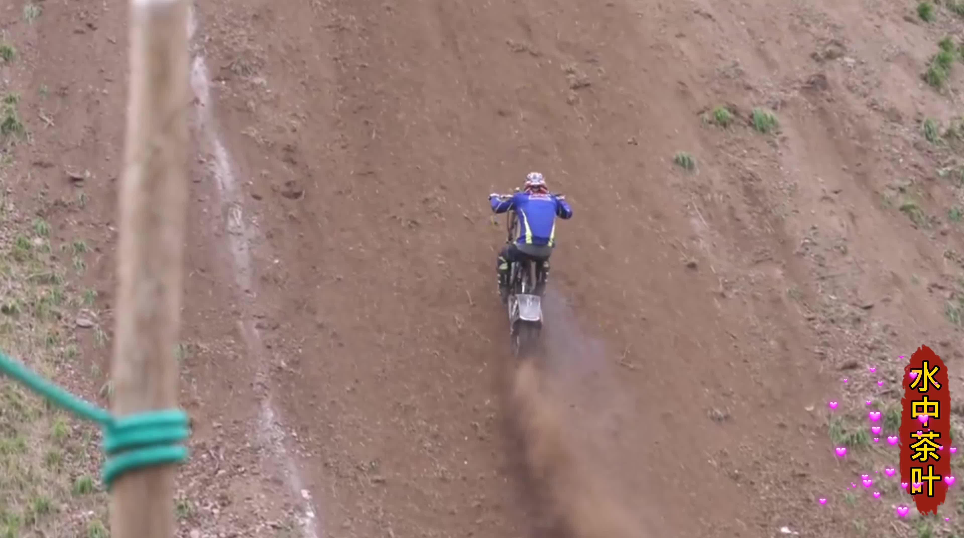 高难度的摩托车爬坡挑战赛