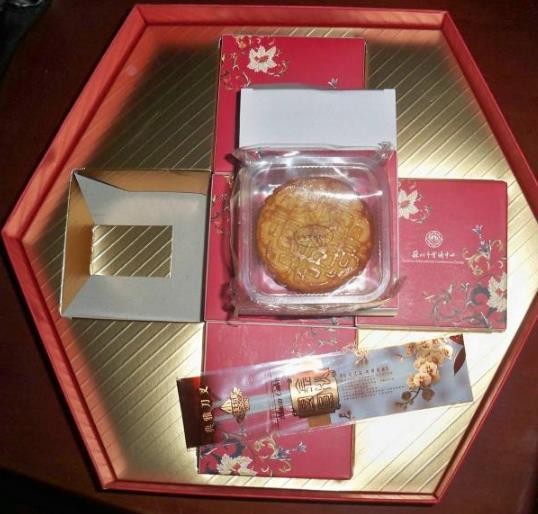 月饼包装过度化愈演愈烈中秋节过后月饼盒怎么处理不算浪费