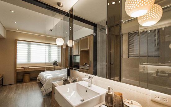 主卧卫生间玻璃间隔办法玻璃间隔的长处