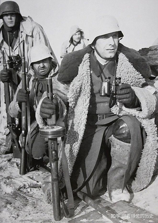 二战老照片 1942年的苏德战场 到处是士兵尸体