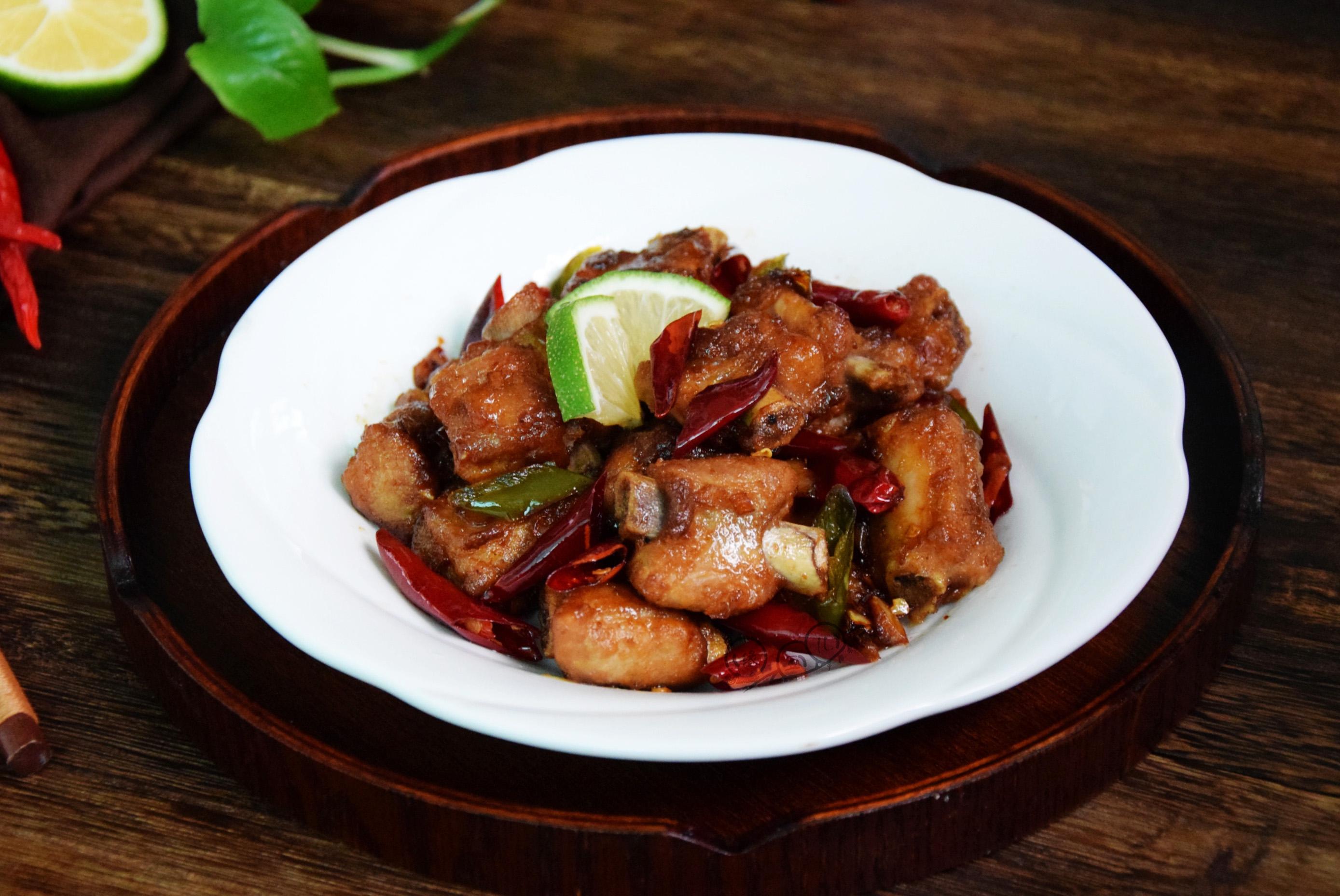 今天为大家介绍一种新吃法,那就是酸辣排骨,别有一番风味哟.