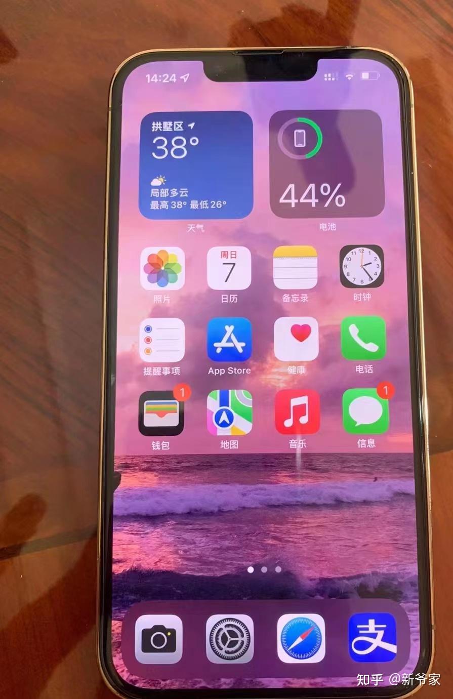 相同点:都是超视网膜xdr显示屏,oled全面屏,支持每个像素独立自发光