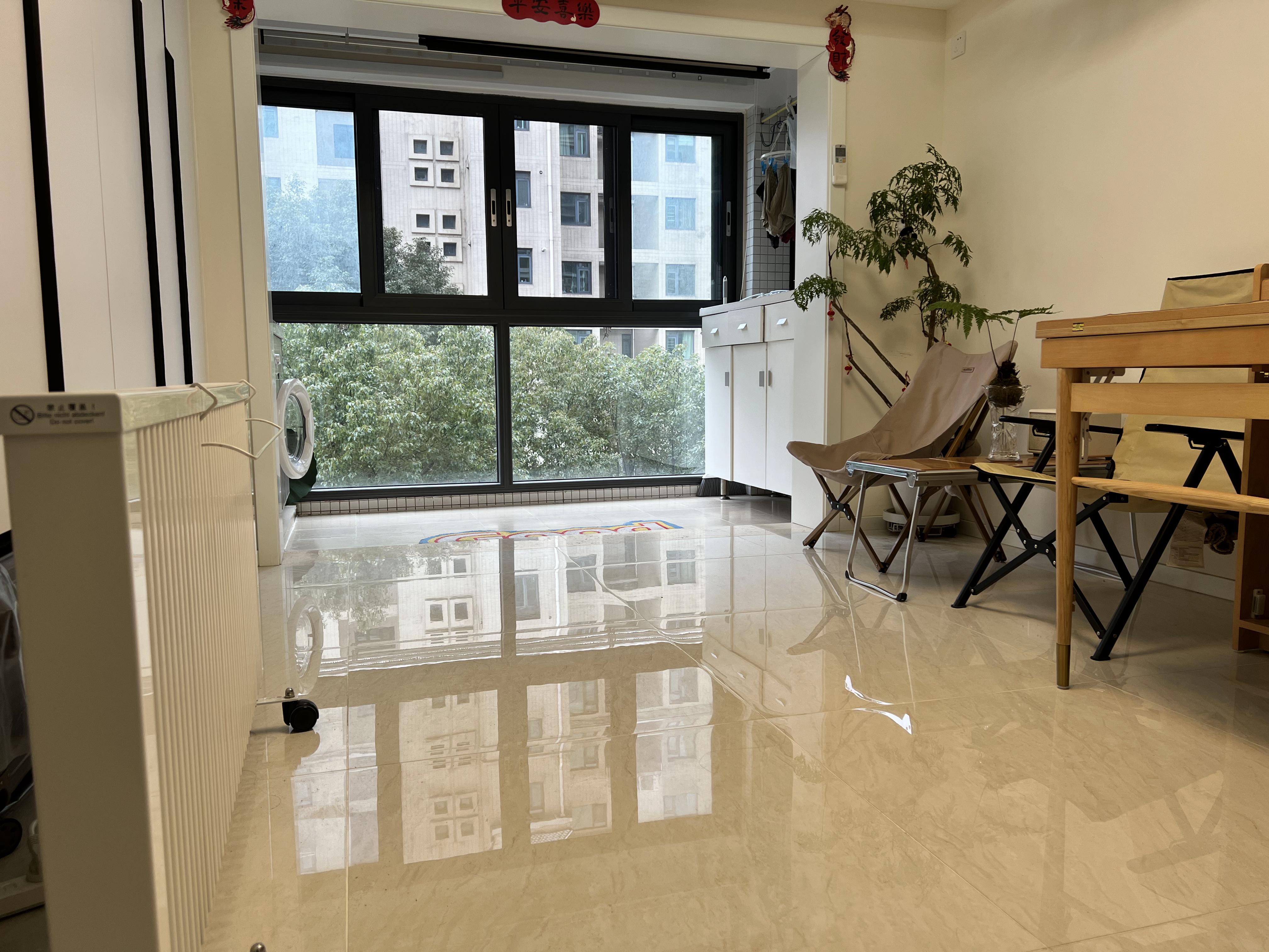 客厅是家庭生活的核心区域,也是与客人社交和沟通的重要场所.