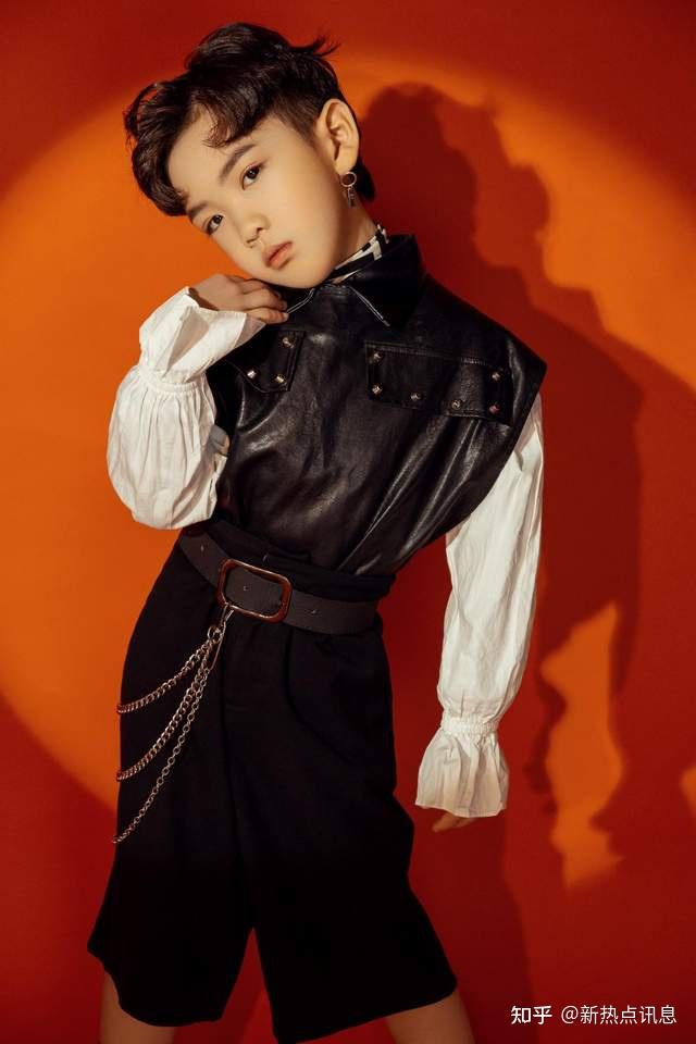 小超模叶俊杰荣获第二季完美大师全球总决赛童模组全球人气亚军