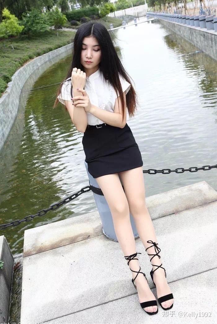 如何评价凉鞋配丝袜这种搭配?