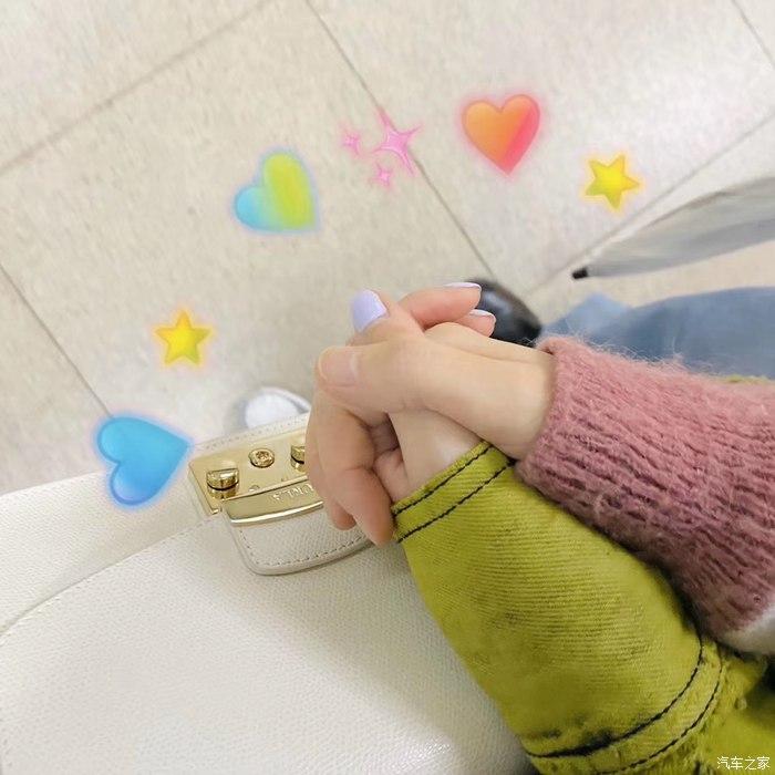 哈哈.闺蜜握手,我经常开着车带她出去玩!哈哈哈,开车去超市买的!