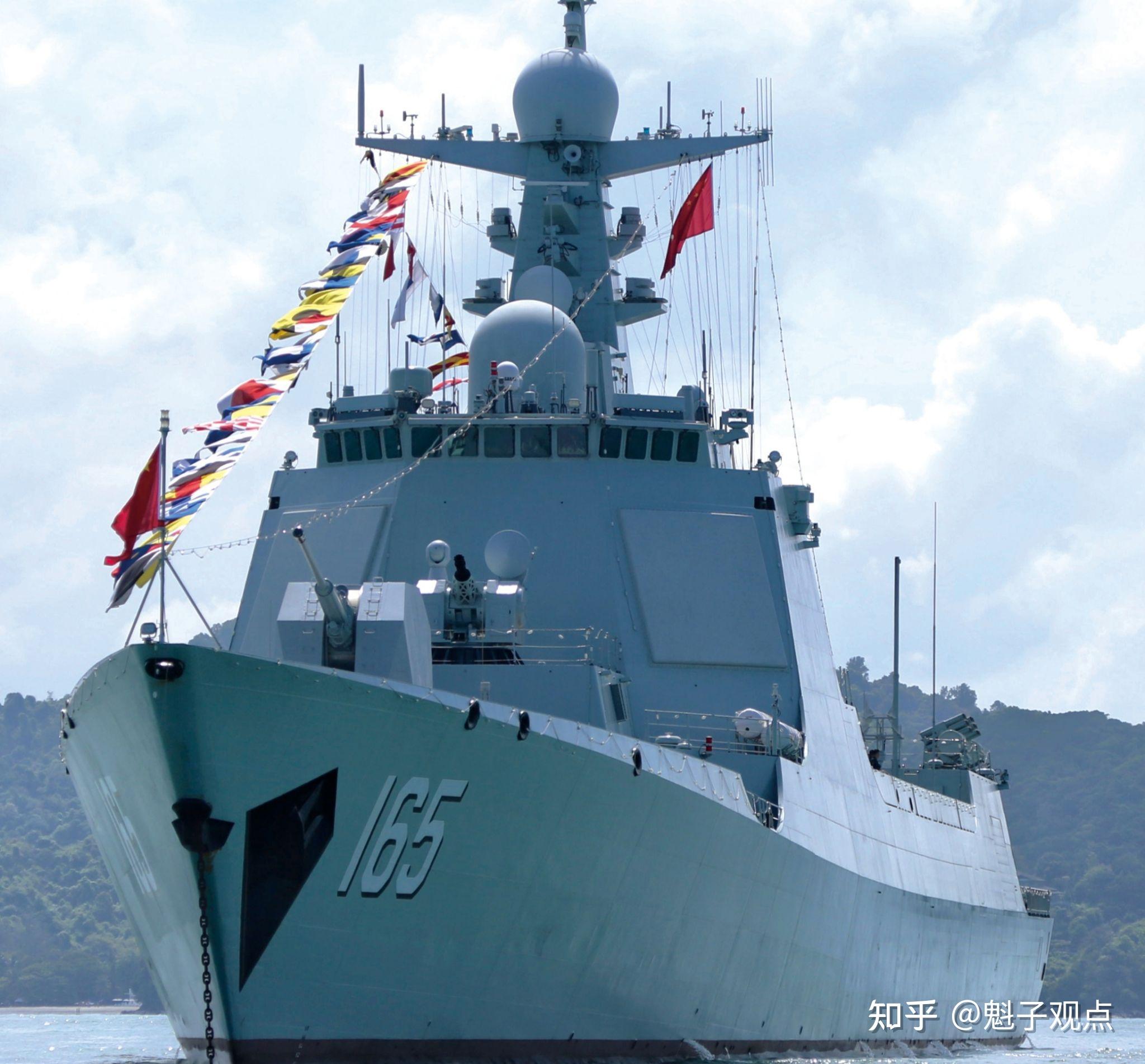 该护航编队由导弹驱逐舰焦作舰,导弹护卫舰许昌舰和综合补给舰洪湖舰