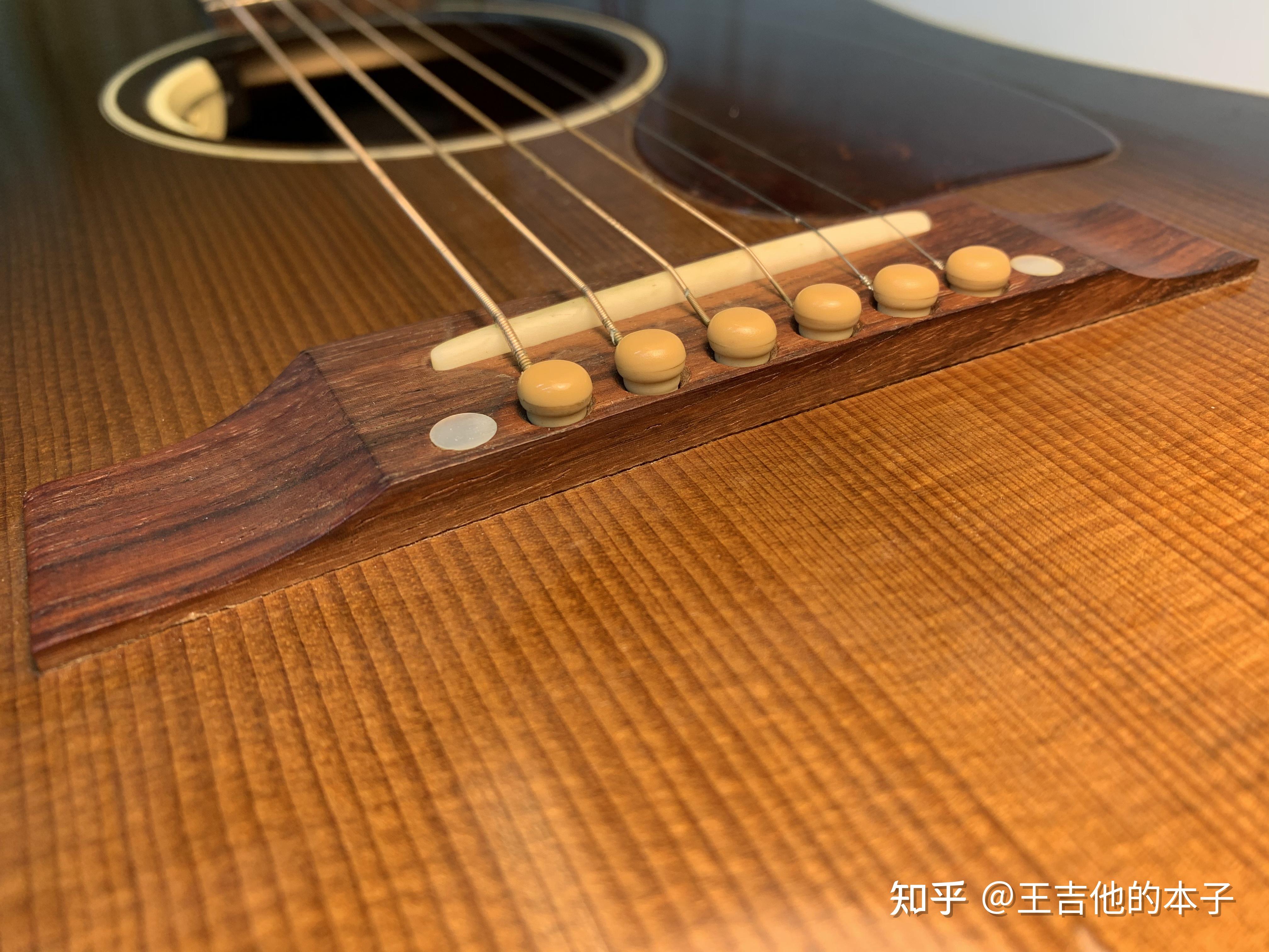 一支gibson j45琴桥与面板黏合处出现了裂缝,以下是这支吉他的维修