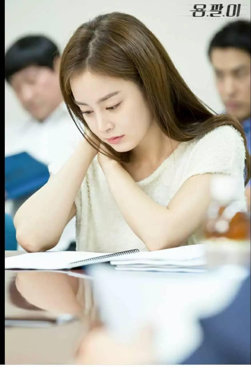 如何客观评价裴秀智的长相?