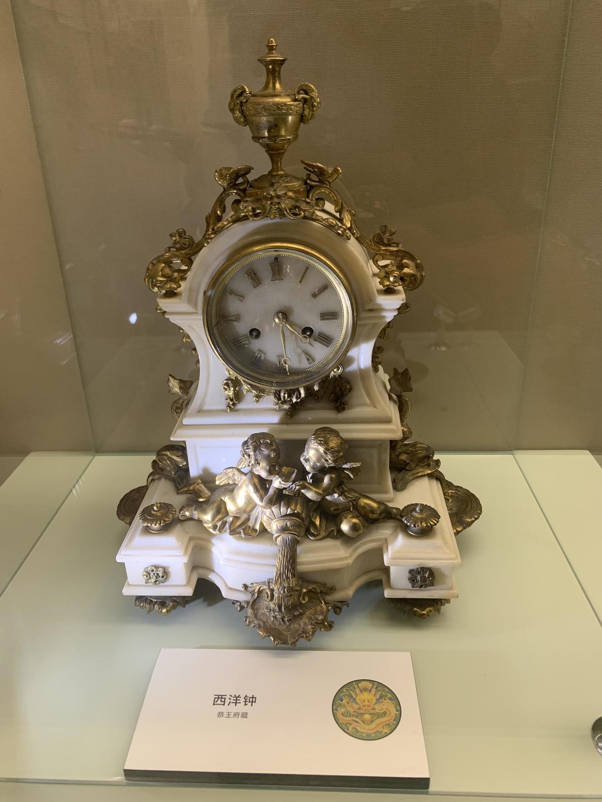 王府里的西洋钟:多福轩东配殿—红楼梦与恭王府展参观的第二个展览是