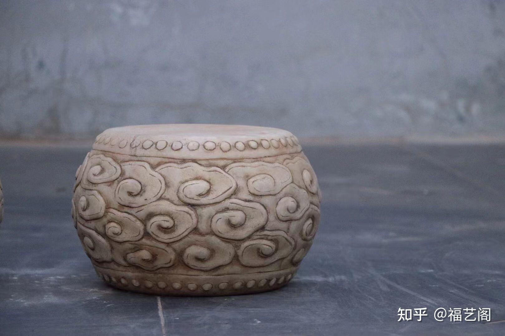 如意 云纹石鼓   上下起鼓钉 周身浮刻如意云纹 完整 无磕碰  汉白玉