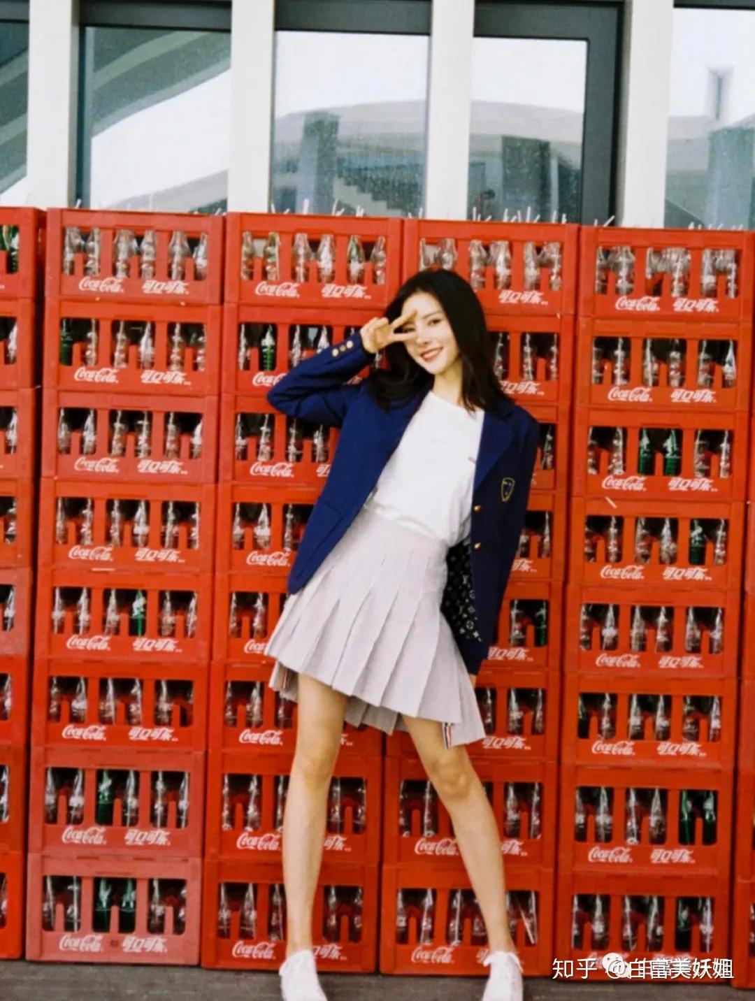 即便李李说只能算大美人的低配版,可作为网店模特带货已然足够.