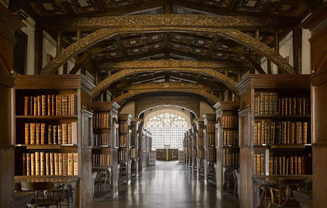 哈利波特半夜秘密潜入图书馆禁书区查资料的地方就是在这里啦,牛津
