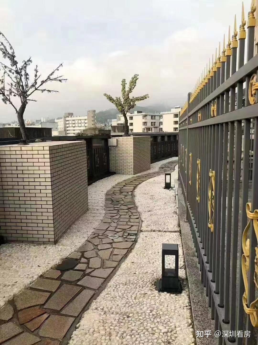 文康小学,幼儿园300米综合市场,铁仔山公园200米配套:旁边就是:107